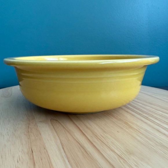 Vintage 90's Fiestaware Yellow 8.5 Inches Ceramic Vegetable Bowl With Glossy Fin - Picture 6 of 10